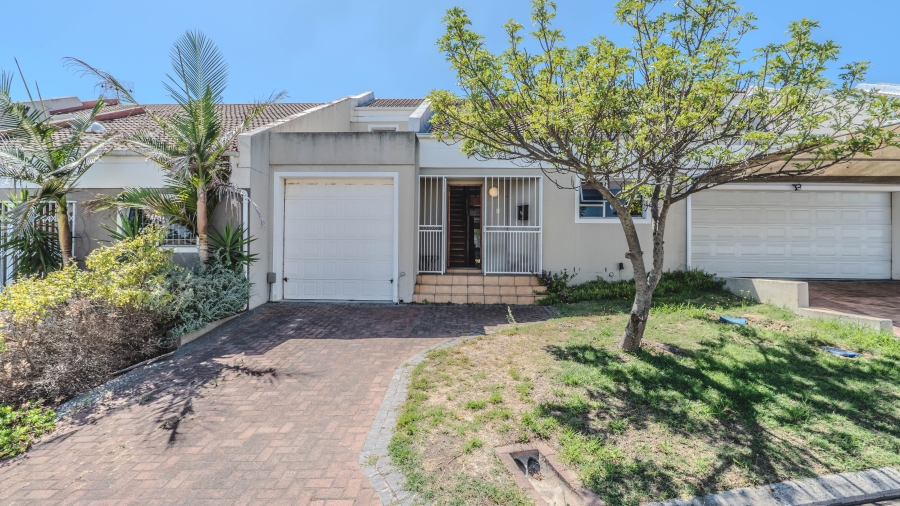 2 Bedroom Property for Sale in Uitzicht Western Cape